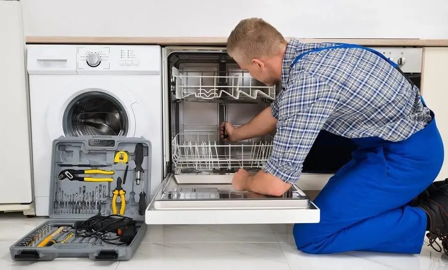 Sapanca Luxell servisi teknisyen ekibi beyaz eşya tamiri yaparken